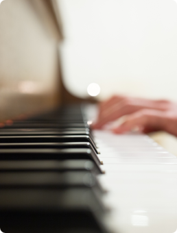 代表　日野ジュン